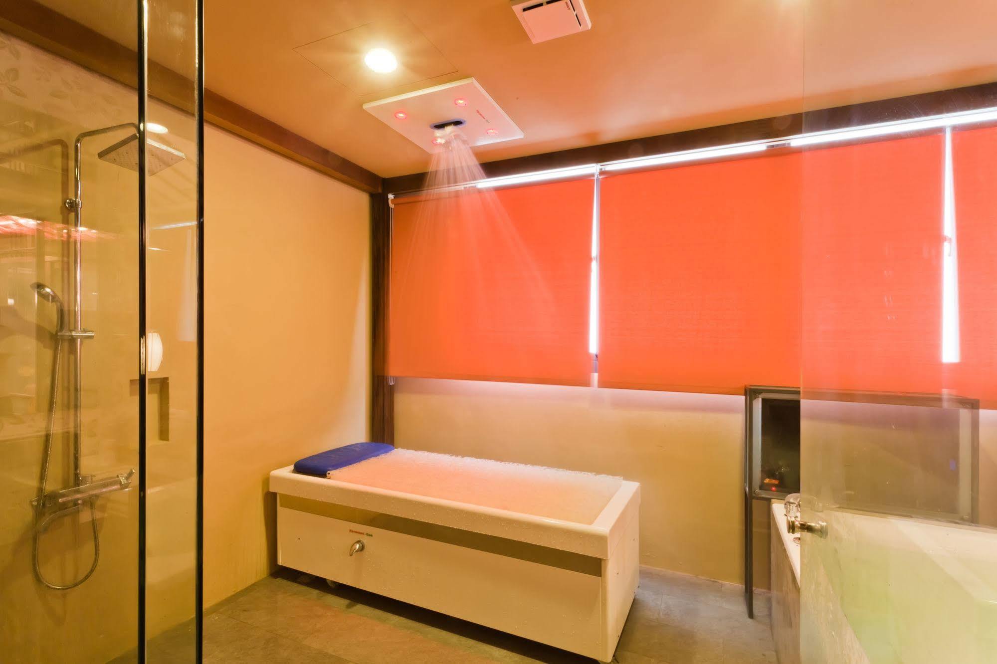 Motel Tian Xia Ju Yilan Exterior foto